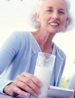 Người cao tuổi dùng sữa như thế nào?